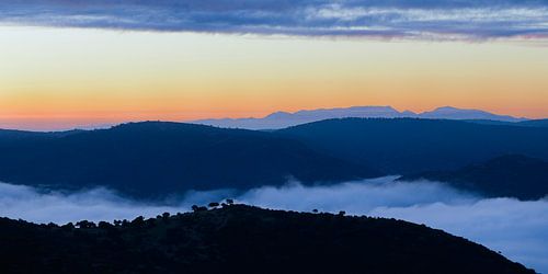 Lever du soleil dans les montagnes sur Jaap La Brijn