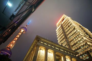 Nachtelijk perspectief in Shanghai van Piedro de Pascale
