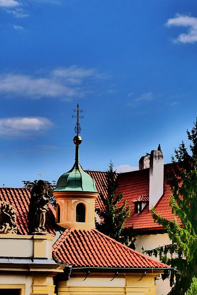 Prague - bâtiment et ciel par Wout van den Berg
