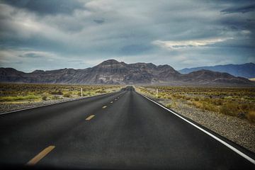 Verlassener Highway in den Vereinigten Staaten ( Roadtrip Highway Route 66) von Bart Schmitz