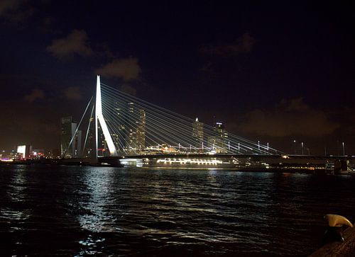 Erasmusbrug bij Nacht