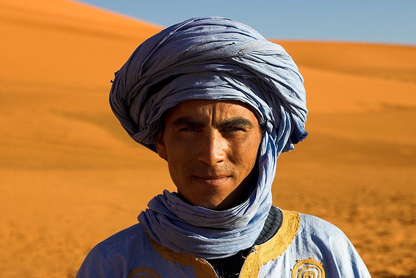 Toeareg in de Sahara bij Erg Chebbi van Dennis Wierenga