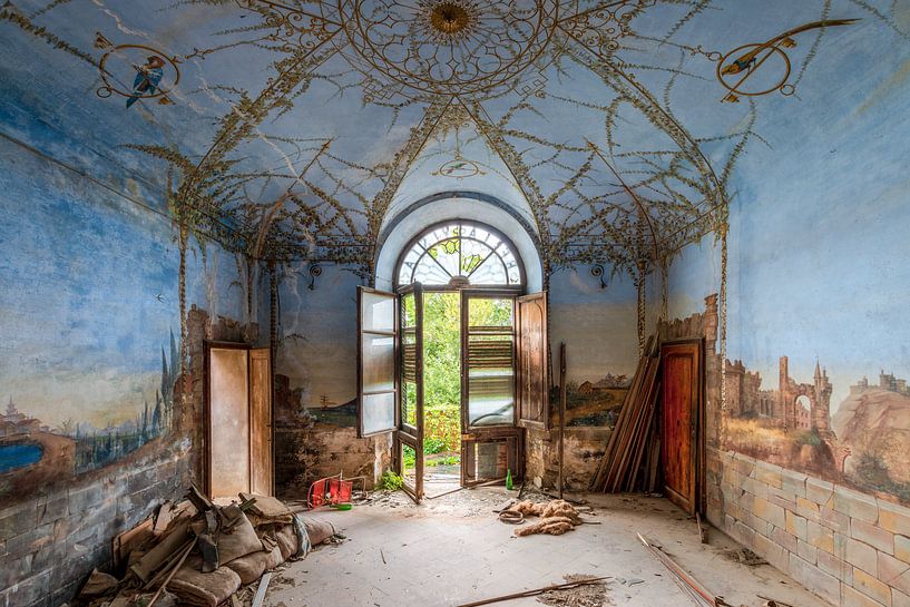 Lost Place - I love this kind of ornate ceiling - Italian villa by Gentleman of Decay