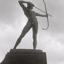 Standbeeld van "Der Bogenschütze" in Dresden van Jörg Hausmann