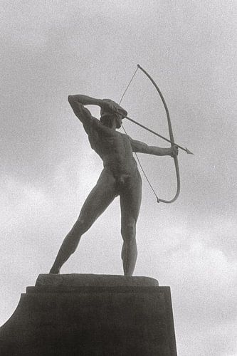 Statue Der Bogenschütze in Dresden (auf Analogfilm)