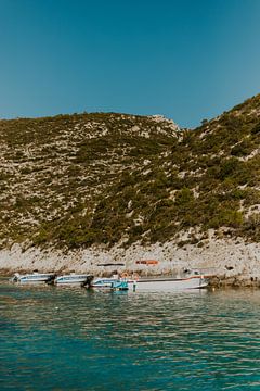 Harbour rest at the cliffs - Authentic Zakynthos from the water (2/3) by Dixy Kracht