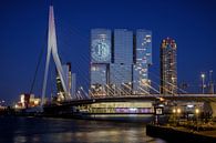 Abendaufnahme des Feyenoord-Logos auf De Rotterdam von Mark De Rooij Miniaturansicht