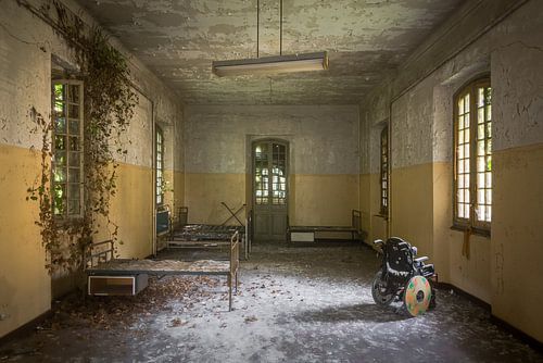 Sleeping room for the sick with the flu? by Perry Wiertz