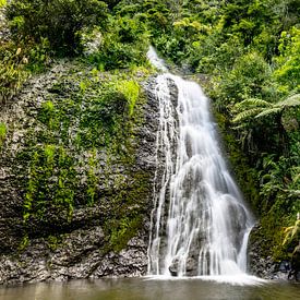 Waterval in Nieuw-Zeeland sur Valerie Tintel
