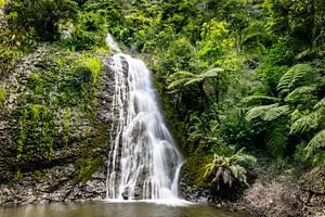 Waterval in Nieuw-Zeeland van Valerie Tintel