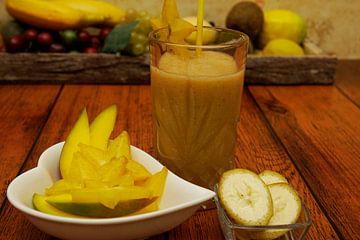 Mango Banaan Ster Fruit Smoothie.