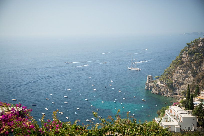 Boats in the harbour of a fishing village on the Amalfi coast in Italy by Esther esbes - kleurrijke reisfotografie