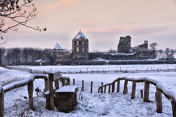 Kasteel Montfort in de winter. van Wim Jacobs