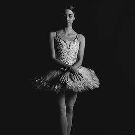 Balletdanser in zwartwit staand 04 van FotoDennis.com