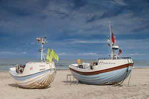 Bateaux de pêche danois sur la plage sur Menno Schaefer