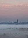 Megen steekt boven de mist uit. van Wouter Bos thumbnail