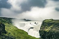 Gullfoss waterval in IJsland tijdens een stormachtige zomerdag van Sjoerd van der Wal Fotografie thumbnail