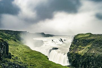 Gullfoss-Wasserfall in Island an einem stürmischen Sommertag