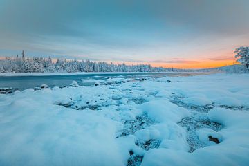 Zweden zonsondergang in winter van Andy Troy