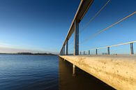 Pont moderne avec travée sur l'eau par Fotografiecor .nl Aperçu