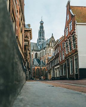 Prachtige straat in Haarlem van Sebastiaan van 't Hoog