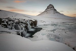 Kirkjufell in de sneeuw