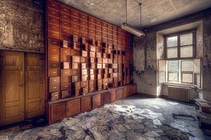 Salle des archives de l'hôpital abandonné. sur Roman Robroek - Photos de bâtiments abandonnés