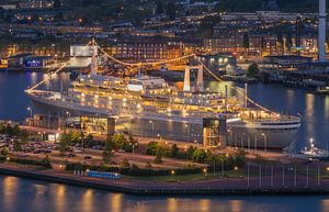 Het stoomschip ss Rotterdam in Rotterdam by Night van MS Fotografie | Marc van der Stelt