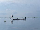 Traditionele visser op het Inle Lake in Myanmar van Teun Janssen thumbnail
