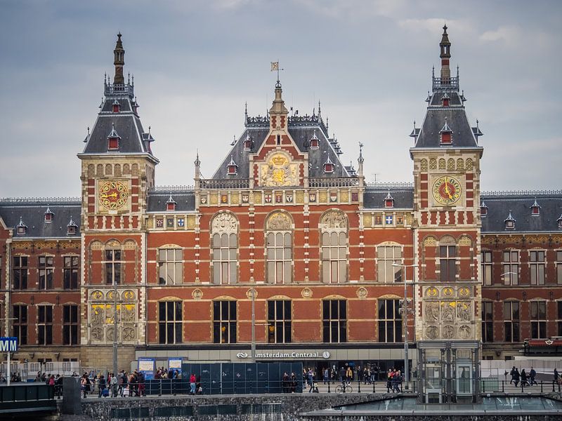 Gare centrale d'Amsterdam par Martijn Tilroe
