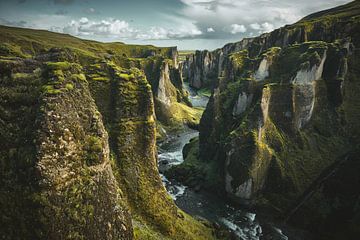Icelandic Canyon van Leroy Souhuwat