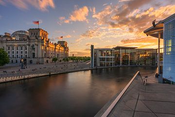 Sunset over the Reichstag building in Berlin by Oliver Preuss