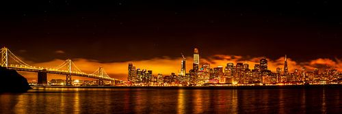 Panorama-opname van de skyline van San Francisco in Californië bij nacht