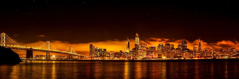 Panorama de la ligne d'horizon de San Francisco en Californie la nuit par Dieter Walther