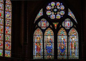 Bunte Fenster in der Kathedrale Saint-Etienne