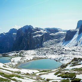 Des lacs de montagne cristallins - une photographie alpine spectaculaire avec des reflets clairs et un panorama de montagnes. Acheter maintenant une peinture murale ou une toile et profiter de la nature. sur Miriam Schwarzfischer Fotografie