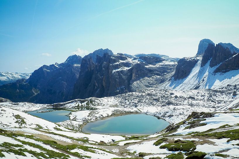 Des lacs de montagne cristallins - une photographie alpine spectaculaire avec des reflets clairs et un panorama de montagnes. Acheter maintenant une peinture murale ou une toile et profiter de la nature. par Miriam Schwarzfischer Fotografie