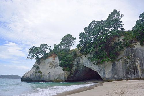 De boog gezien vanaf Cathedral Cove