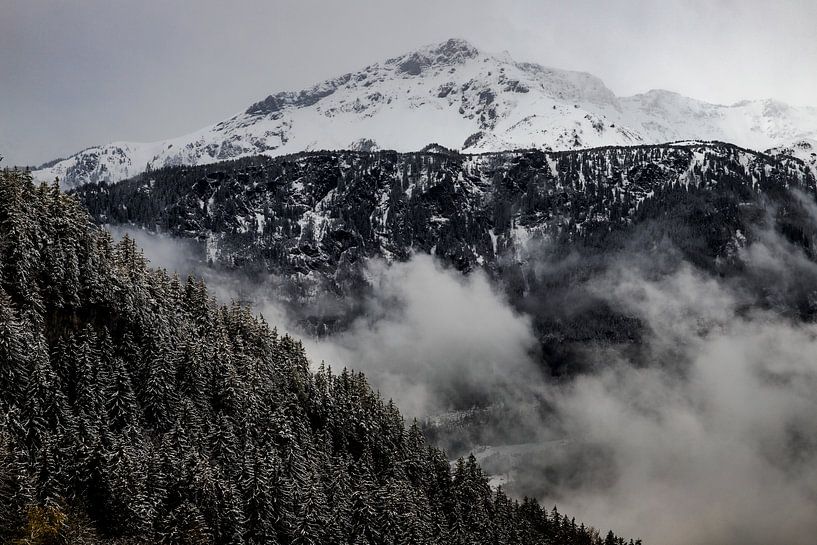 Prachtig landschap, sneeuw in de bergen in Zwitserland van Yvette Baur