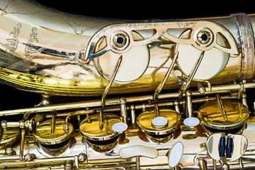 Goldenes Vintage-Saxophon horizontale Nahaufnahme von Andreea Eva Herczegh