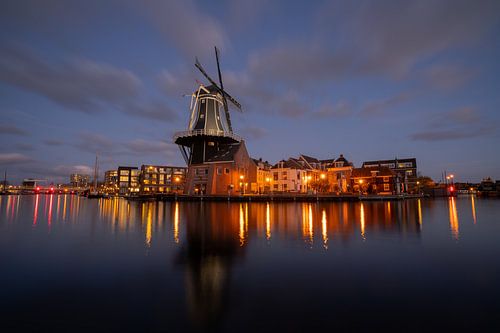 Molen de Adriaan in het blauwe uur