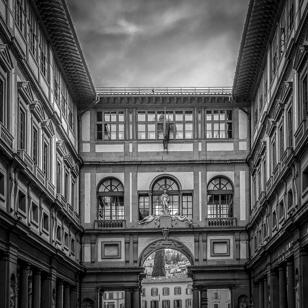 Italië in vierkant zwart wit, Uffizi van Teun Ruijters