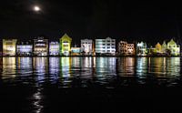 Punda in Willemstad Curacao by night van Anna Pors thumbnail