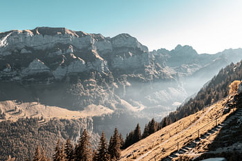 Montagnes de l'Alpstein dans la lumière d'un soir d'automne