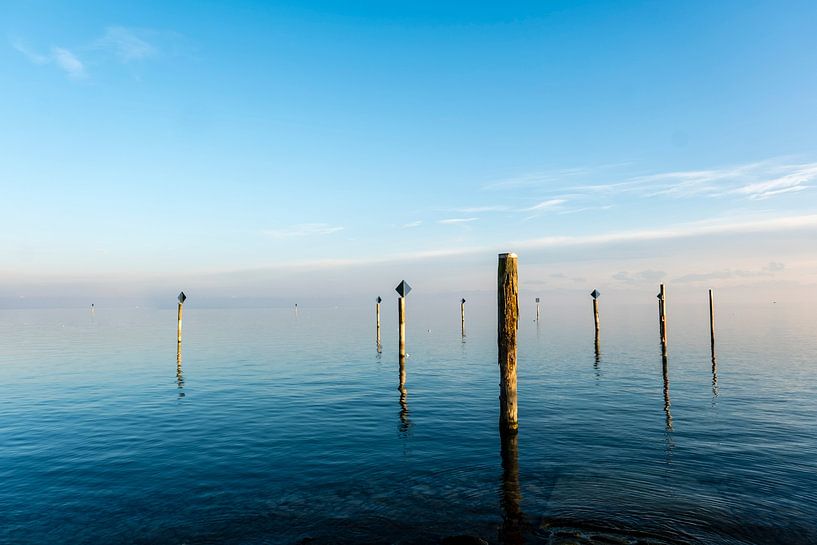 Poteaux en bois dans le lac de Constance par Dieter Walther