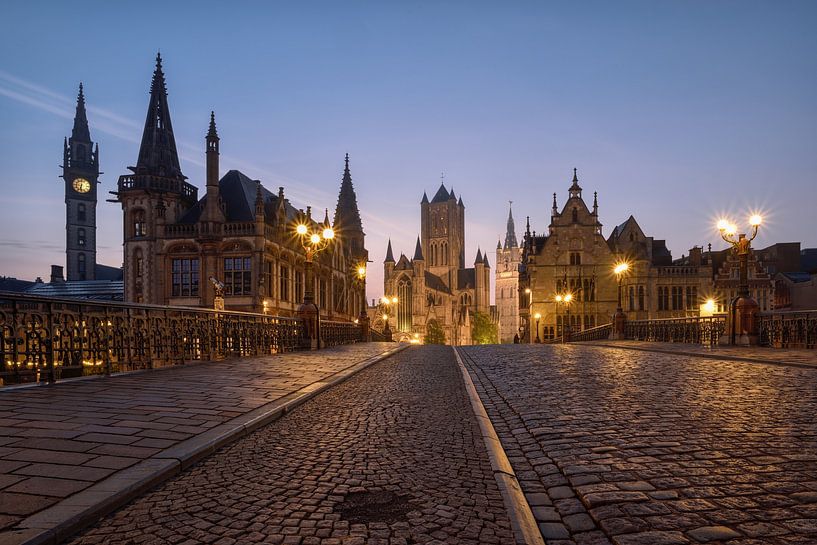 La vieille ville de Gand à l'aube par Rolf Schnepp