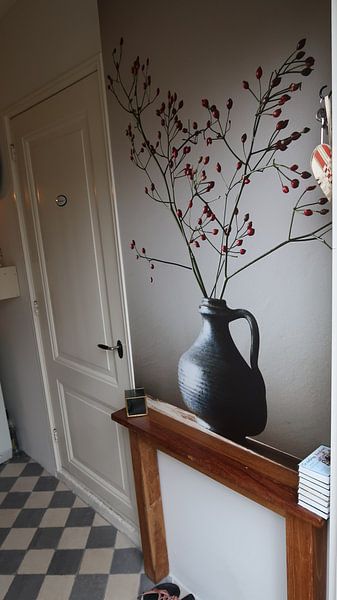 Klantfoto: Blauwe vaas met besjes (gezien bij vtwonen) van Karin Bazuin, als naadloos behang