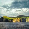 De indrukwekkende kustlijn van De Færøer Eilanden van Rietje Bulthuis