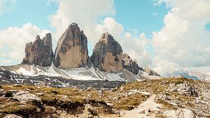 Majestätische Drei Zinnen in Südtirol – ikonisches Bergmassiv der Dolomiten, spektakulär in Licht, Form und alpiner Landschaft