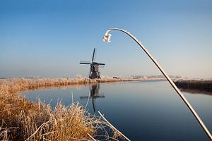Winterliche Landschaft mit Windmühle.